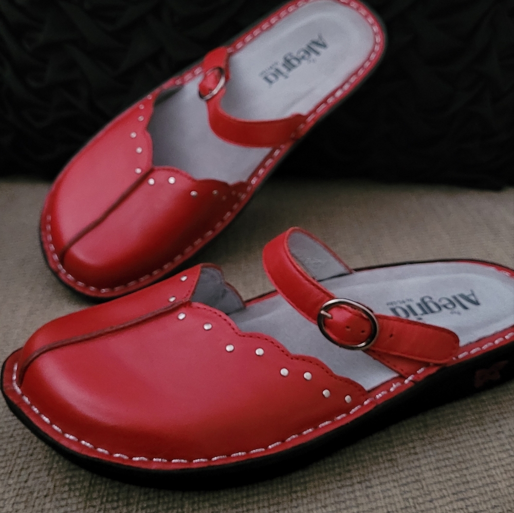 ALEGRIA BY PG LITE TUS-614 RED MARYJANE SLIP ON CLOGS